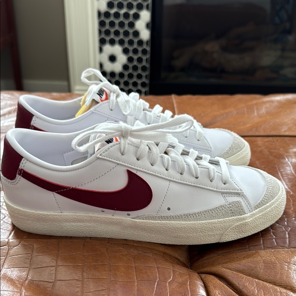 Nike Women's Sneakers White and Burgundy